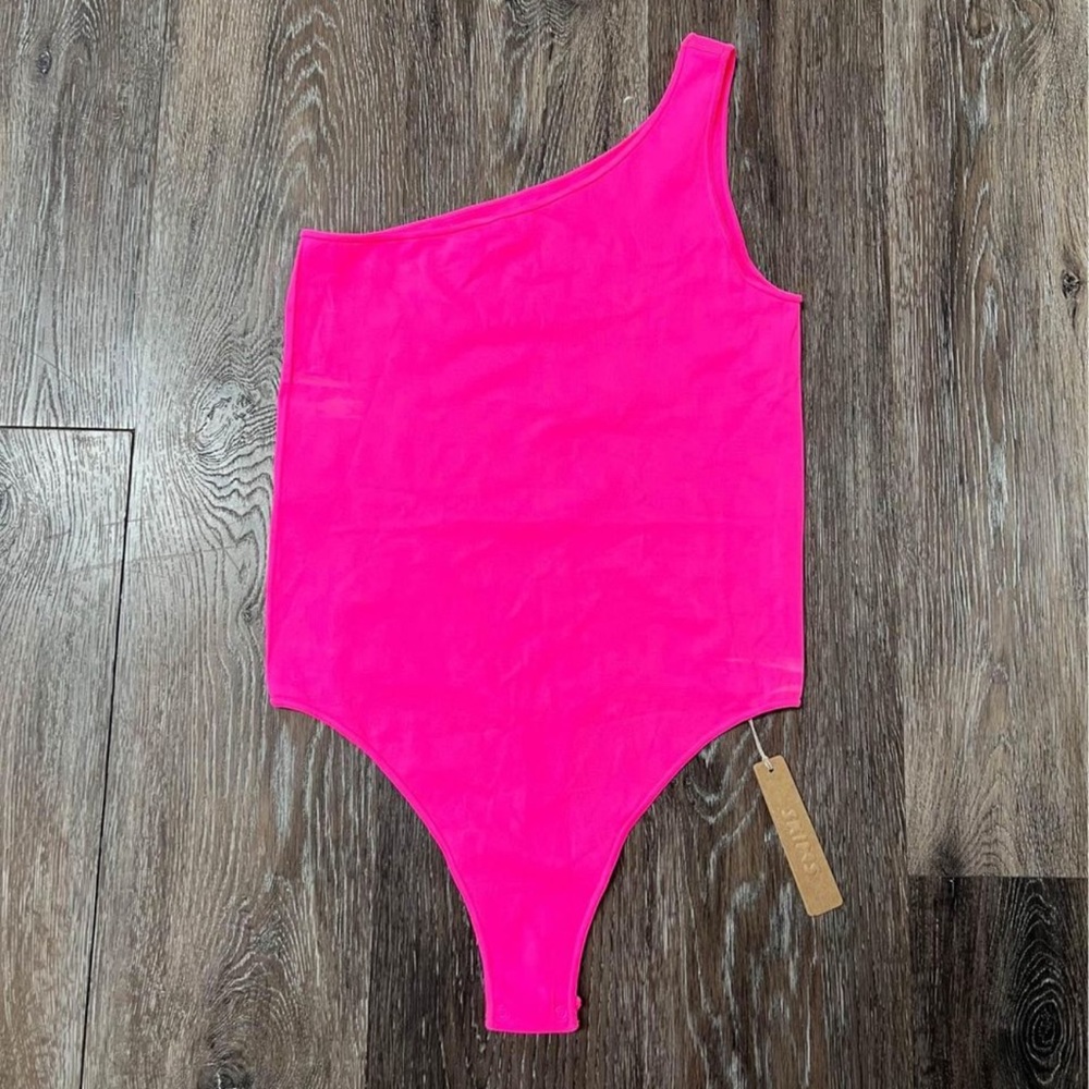 NWT skims Essential one shoulder bodysuit